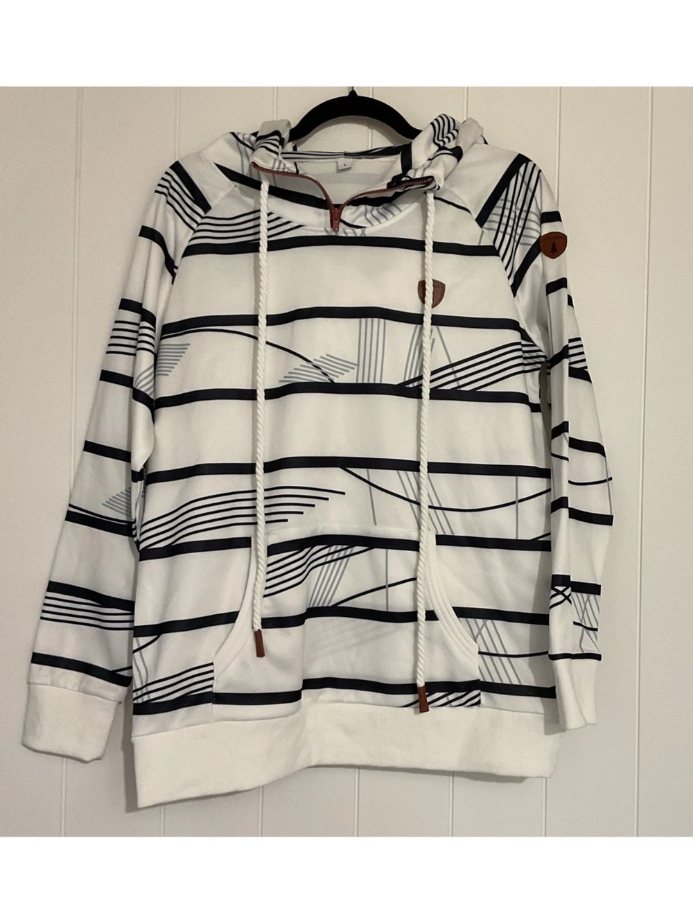 Wanakome White Hoodie with Black Stripe Design